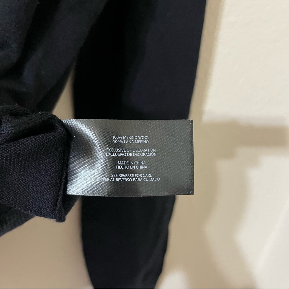 Banana Republic Men’s Crew Neck Sweater - Picture 4 of 9
